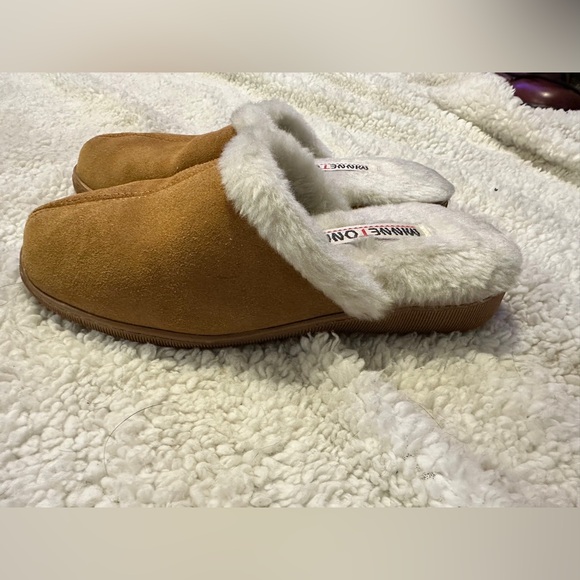Minnetonka Tan and Cream Chesney Slippers - Picture 6 of 15